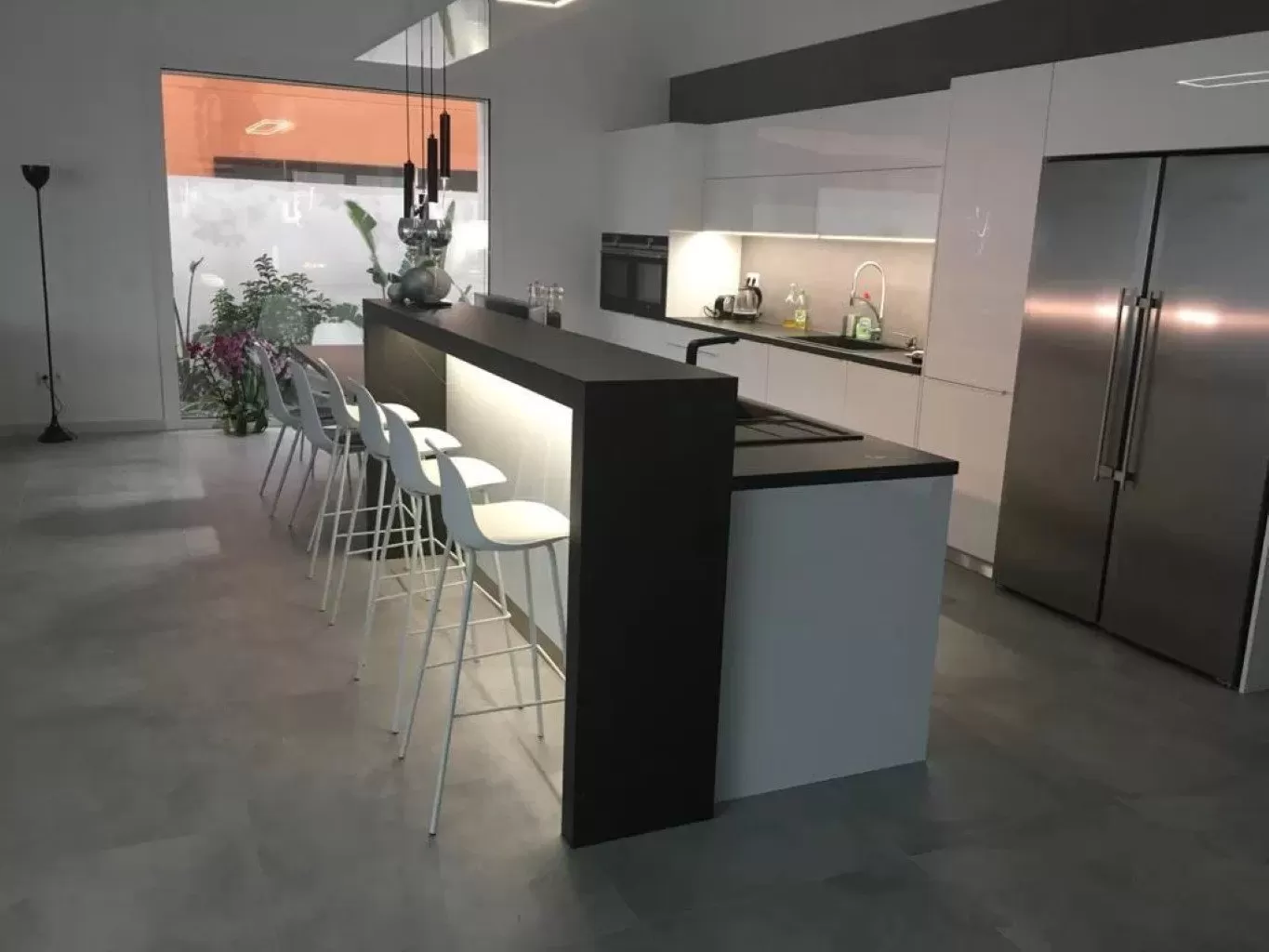 Pro koho je kuchyně s barem vhodná?