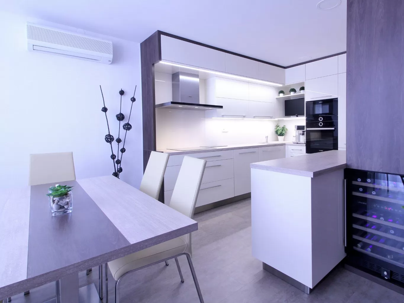 Výhody kuchyně do U